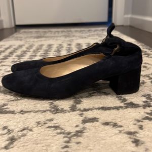 Everlane day heel. Navy suede. Size 6. Worn but good condition.